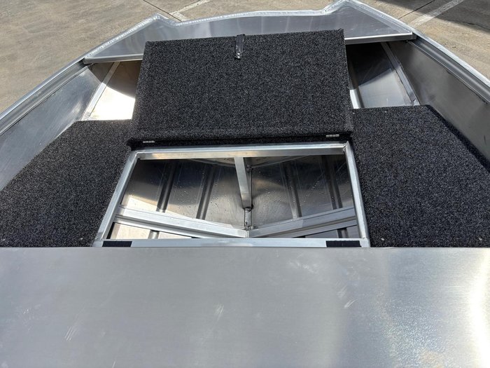 2026 QUINTREX F390 Outback Explorer