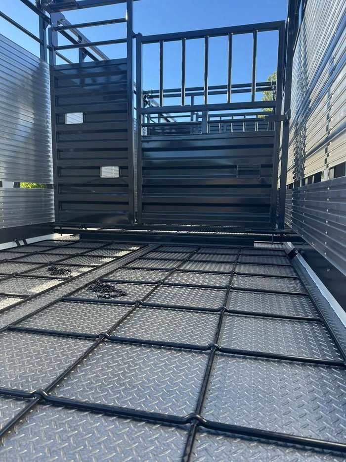 2025 Fuso Shogun FV74 360 6x4 Horse / Cattle Crate