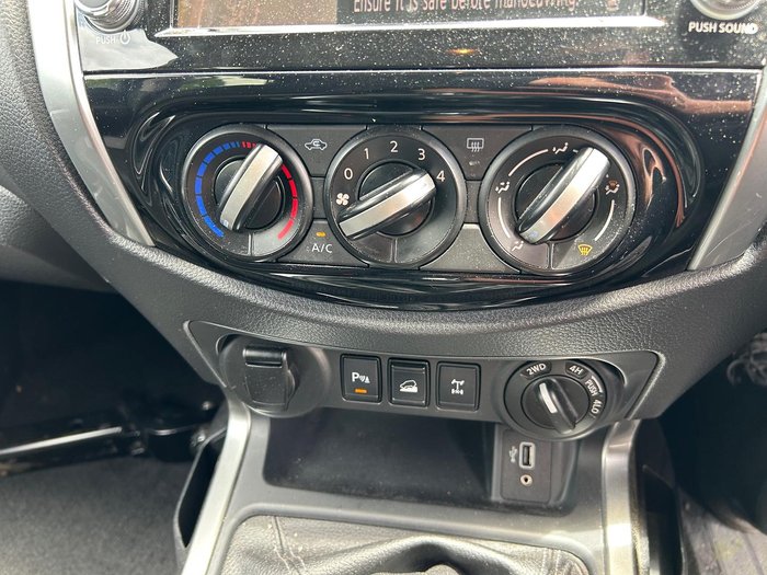 2022 Nissan Navara ST