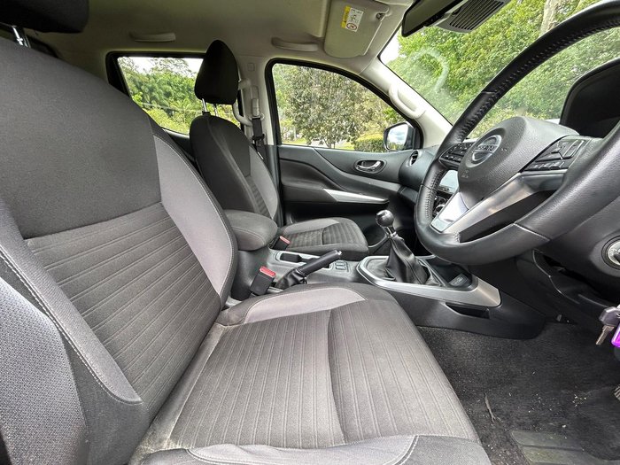 2022 Nissan Navara ST