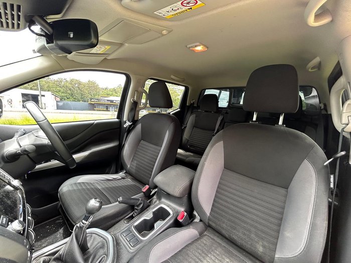 2022 Nissan Navara ST