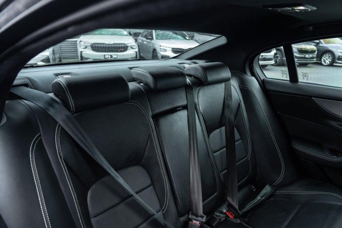 2020 Jaguar XE P300 R-Dynamic SE