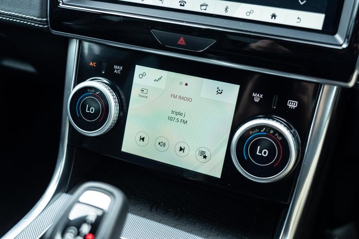 2020 Jaguar XE P300 R-Dynamic SE