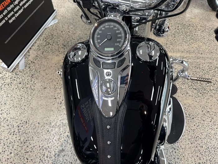 2017 Harley-Davidson Heritage Softail Classic 1690 (FLSTC) Softail Black
