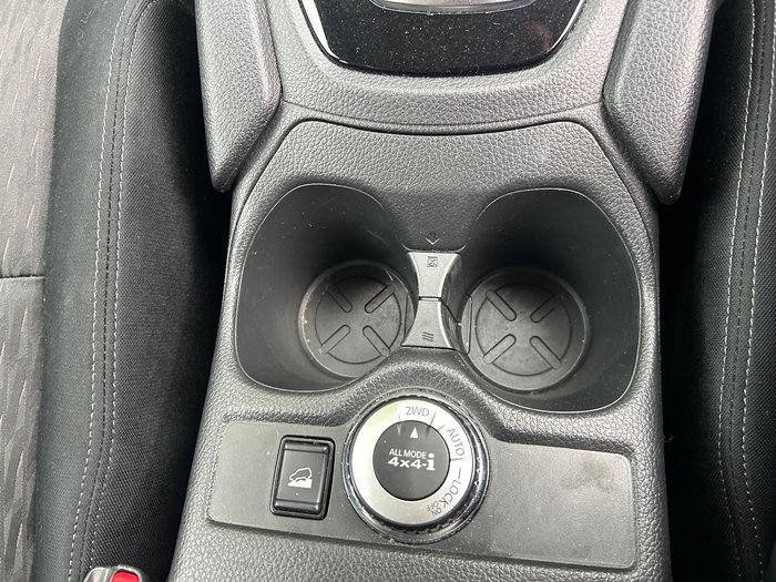 2022 Nissan X-TRAIL ST