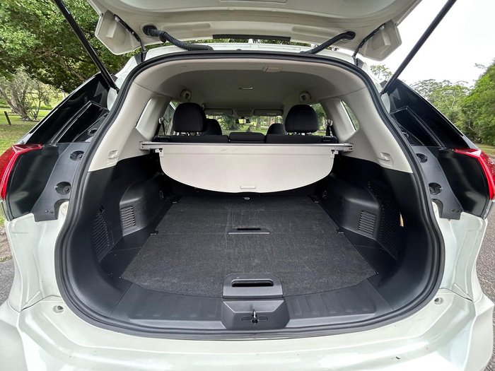 2022 Nissan X-TRAIL ST