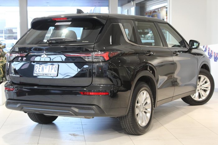 2025 Mitsubishi Outlander ES