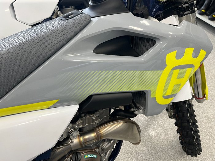 2023 HUSQVARNA FC450 NEBULA WHITE