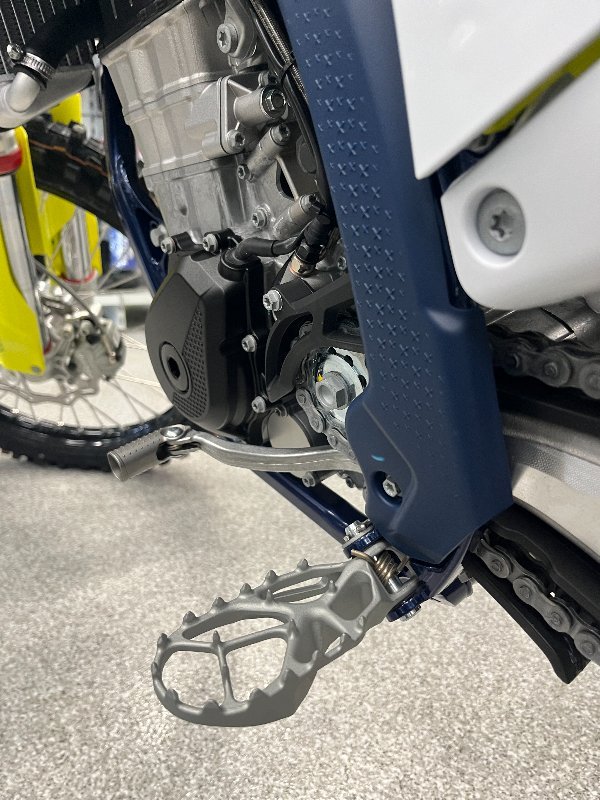 2023 HUSQVARNA FC450 NEBULA WHITE