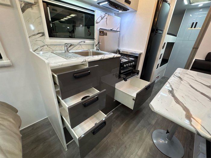 2025 VICTORY CARAVANS Off-Road Family 21