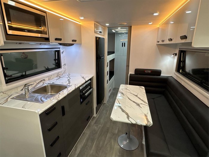 2025 VICTORY CARAVANS Off-Road Family 21