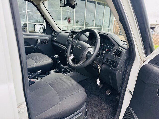 2022 Mahindra PIK-UP 2022 Mahindra PIK-UP Dual Cab Utility MT 4x4 S10+ Arctic White