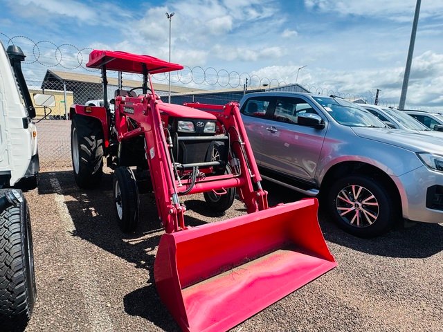 2022 Mahindra Agricultural Mahindra Tractor - 4025 - 2WD - 8/2 SLIDING MESH ROPS 4in1 Bucket Included Red
