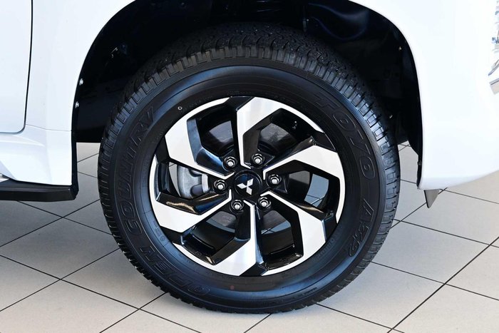 2025 Mitsubishi Pajero Sport GLS