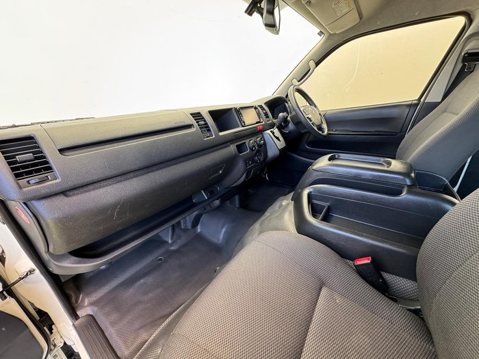 2017 Toyota Hiace Commuter