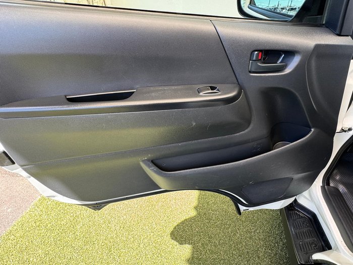 2017 Toyota Hiace Commuter