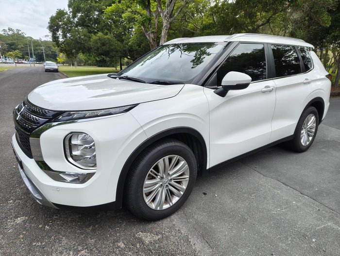 2023 Mitsubishi Outlander LS