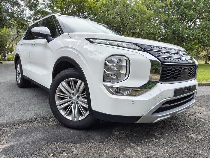 2023 Mitsubishi Outlander LS