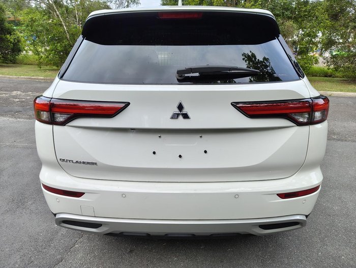 2023 Mitsubishi Outlander LS