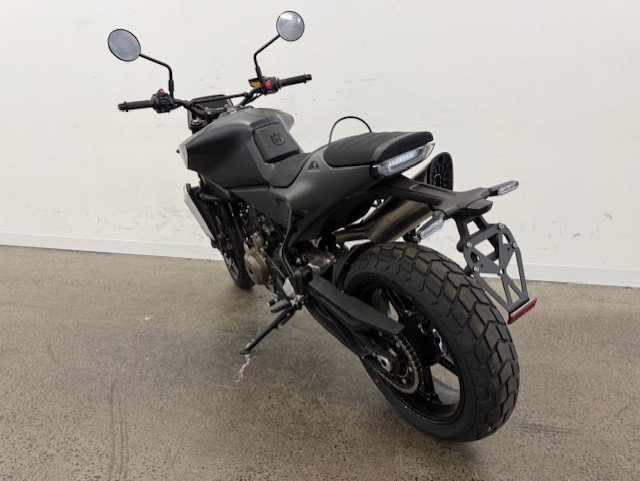 2024 Husqvarna 2024 HUSQVARNA 800CC SVARTPILEN 801 Road Black