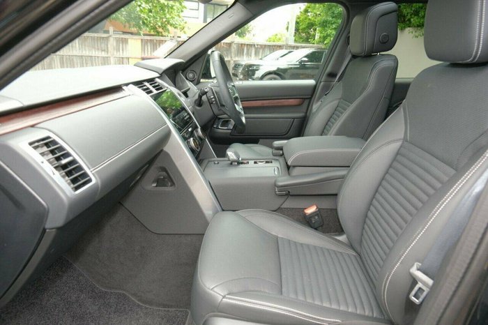 2025 Land Rover Discovery D350 Dynamic SE Series 5 MY25 4X4 Santorini Black