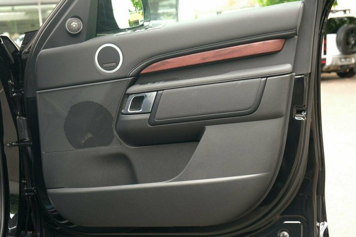 2025 Land Rover Discovery D350 Dynamic SE Series 5 MY25 4X4 Santorini Black