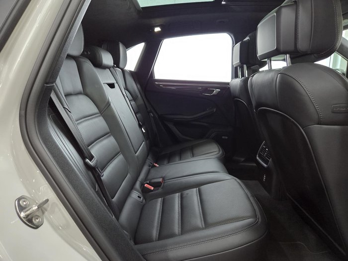 2020 Porsche Macan Turbo