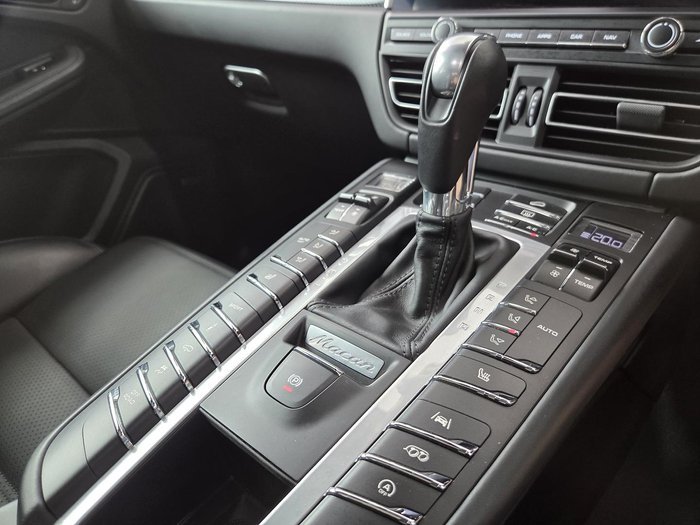 2020 Porsche Macan Turbo