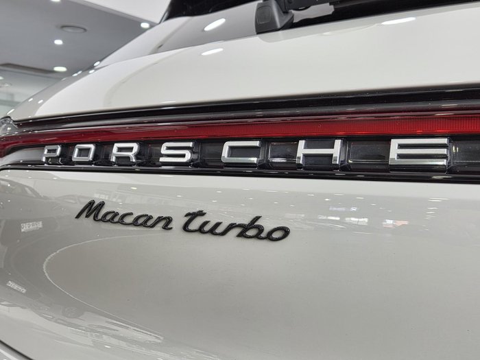 2020 Porsche Macan Turbo
