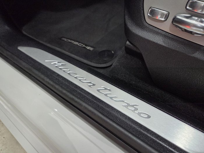 2020 Porsche Macan Turbo