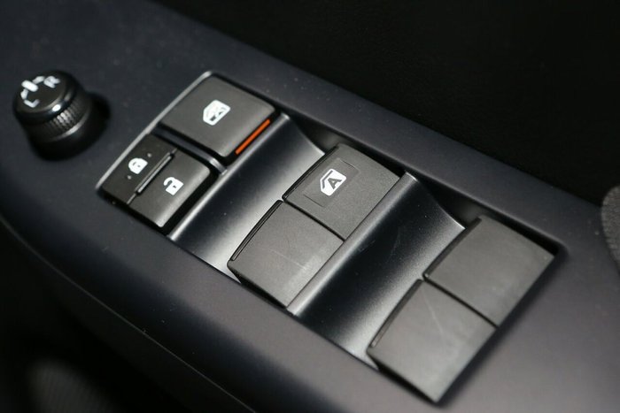 2025 Toyota Hilux SR