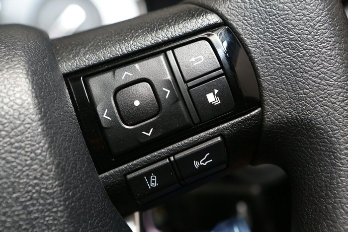 2025 Toyota Hilux SR