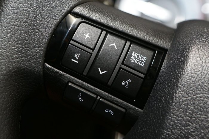 2025 Toyota Hilux SR