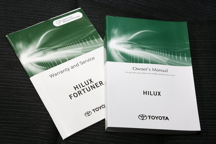 2025 Toyota Hilux SR