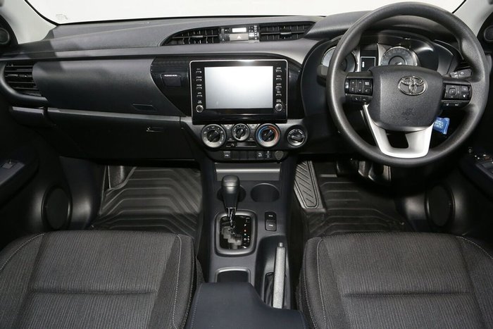 2025 Toyota Hilux SR