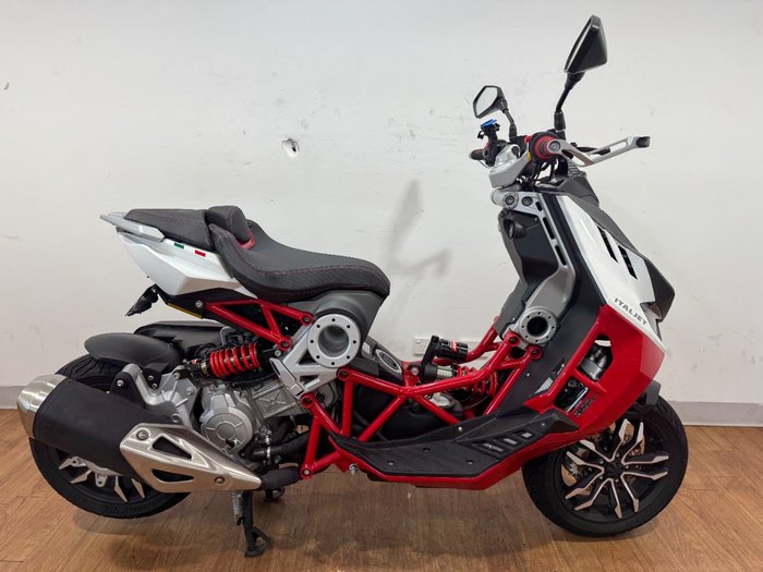 2023 ITALJET DRAGSTER WHITE