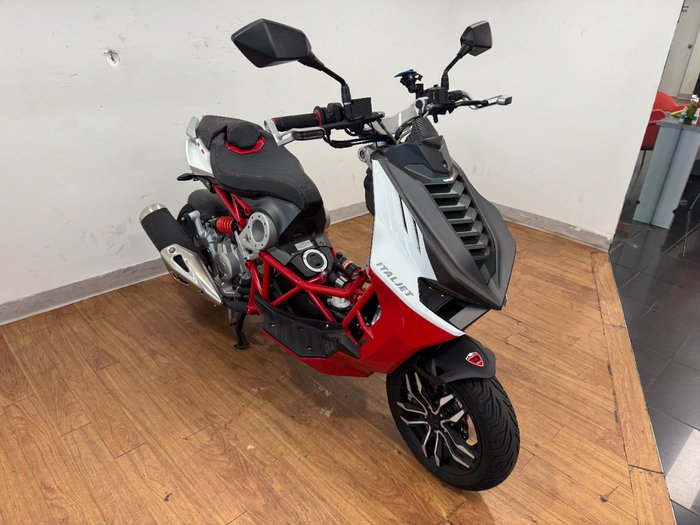 2023 ITALJET DRAGSTER WHITE