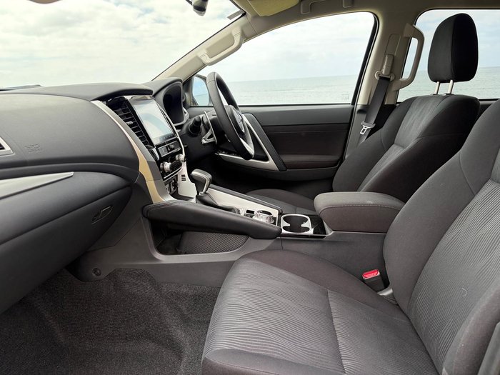 2024 Mitsubishi Pajero Sport GLS