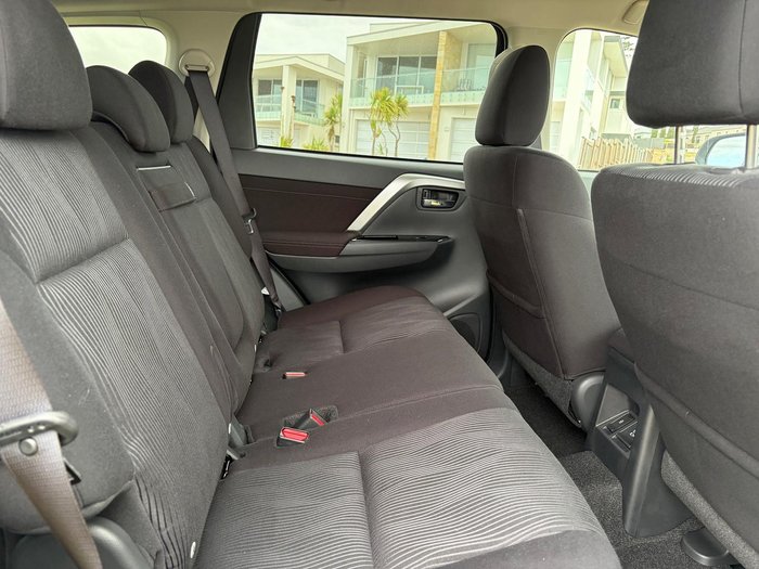 2024 Mitsubishi Pajero Sport GLS