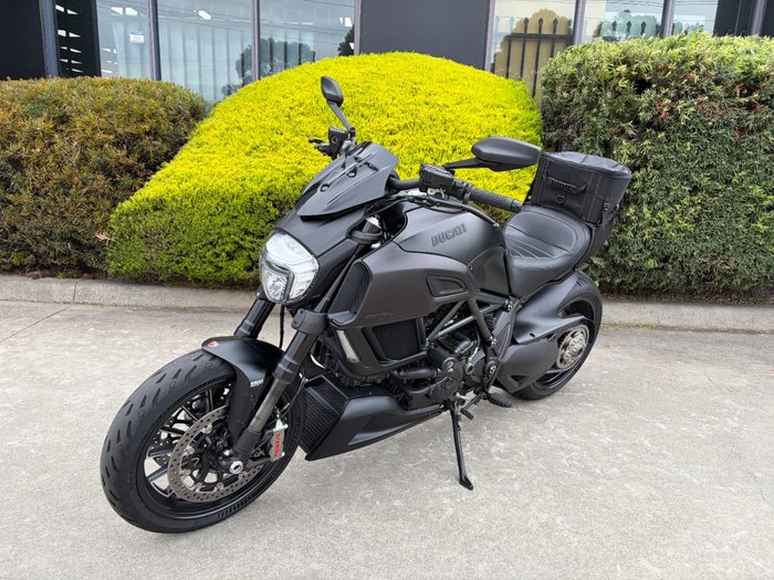 2015 DUCATI DIAVEL DARK STEALTH Black
