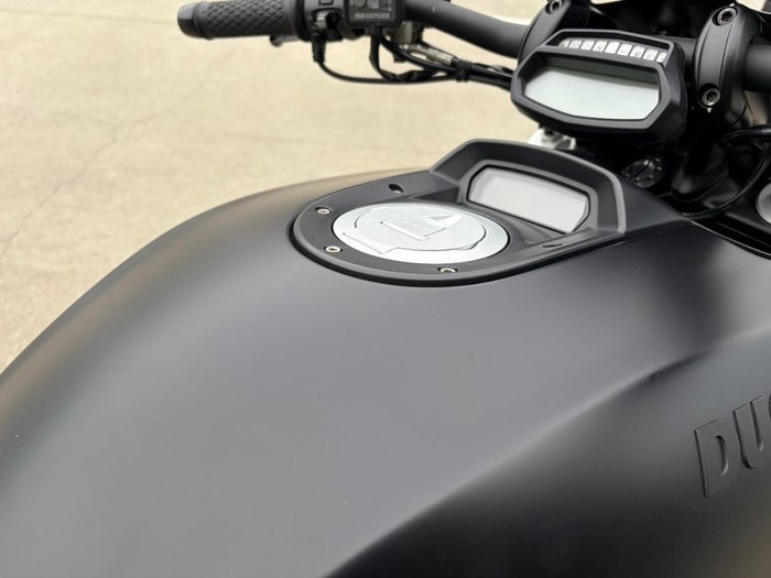 2015 DUCATI DIAVEL DARK STEALTH Black