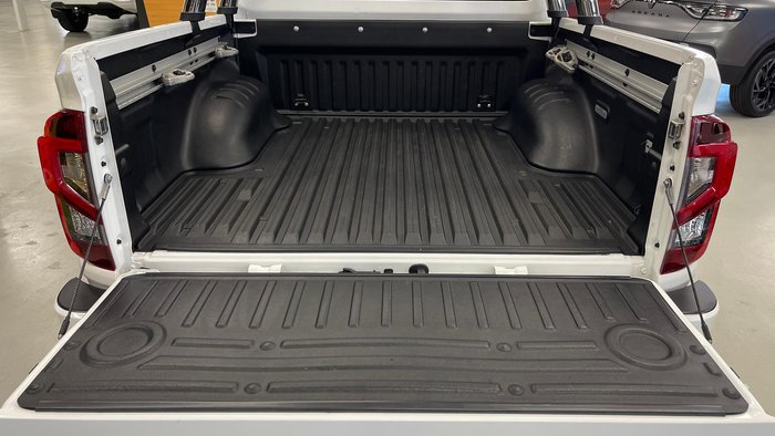 2023 Nissan Navara ST-X