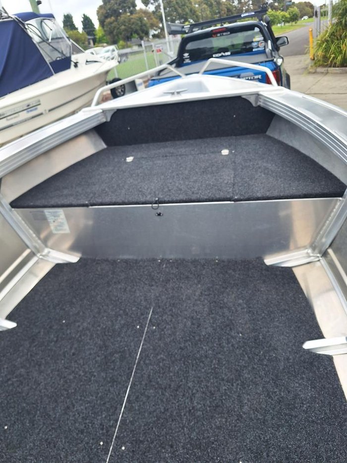 2025 QUINTREX 420 Busta