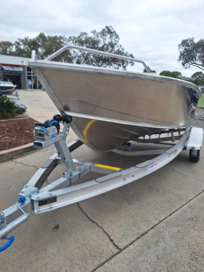 2025 QUINTREX 420 Busta