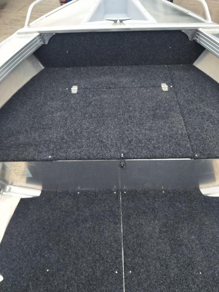 2025 QUINTREX 420 Busta