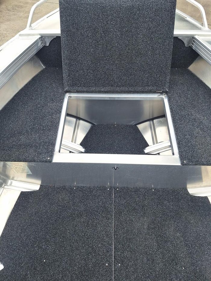 2025 QUINTREX 420 Busta