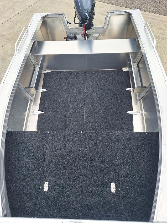 2025 QUINTREX 420 Busta