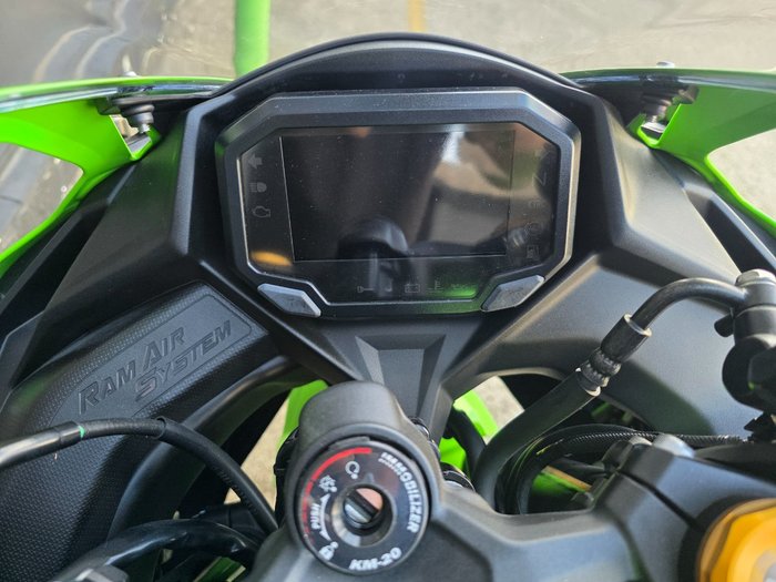 2024 Kawasaki NINJA 400 ZX-4RR KRT GREEN