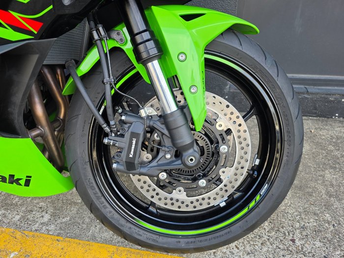 2024 Kawasaki NINJA 400 ZX-4RR KRT GREEN