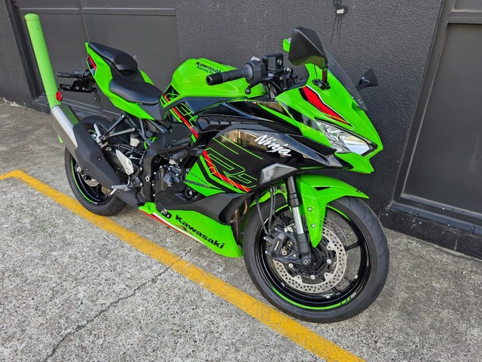 2024 Kawasaki NINJA 400 ZX-4RR KRT GREEN